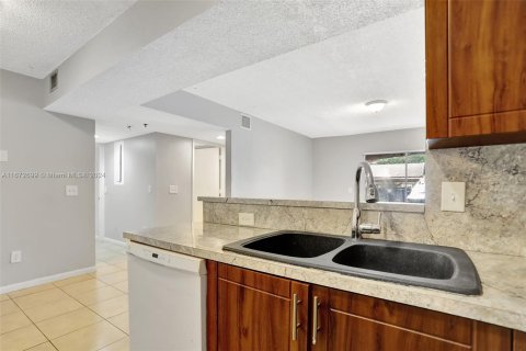 Condo in Coconut Creek, Florida, 2 bedrooms  № 1396249 - photo 7