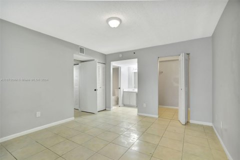 Copropriété à vendre à Coconut Creek, Floride: 2 chambres, 104.98 m2 № 1396249 - photo 15