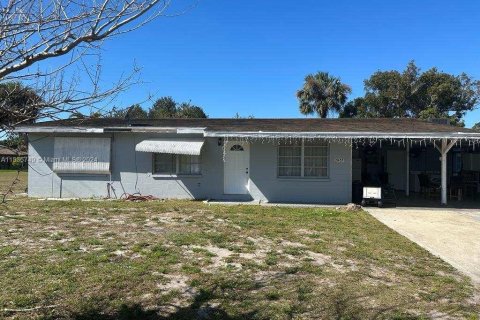 House in Lehigh Acres, Florida 4 bedrooms № 1030846 - photo 22