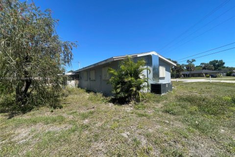 Villa ou maison à vendre à Lehigh Acres, Floride: 4 chambres № 1030846 - photo 24
