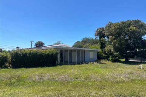 House in Lehigh Acres, Florida 4 bedrooms № 1030846 - photo 23
