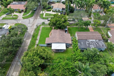 House in Hallandale Beach, Florida 3 bedrooms, 91.97 sq.m. № 1348615 - photo 26