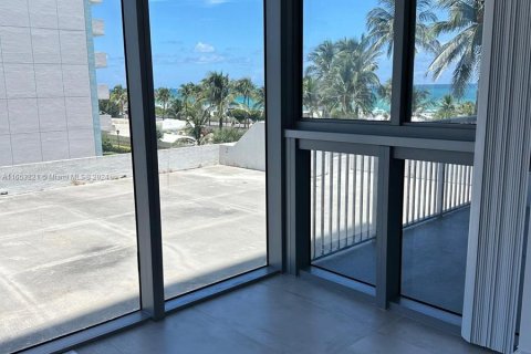 Copropriété à vendre à Miami Beach, Floride: 2 chambres, 110.55 m2 № 1348586 - photo 10