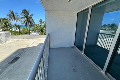 Copropriété à vendre à Miami Beach, Floride: 2 chambres, 110.55 m2 № 1348586 - photo 22