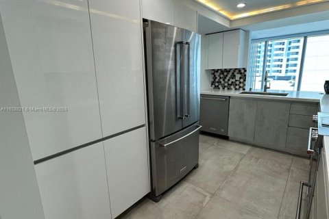 Condo in Miami Beach, Florida, 2 bedrooms  № 1348586 - photo 2