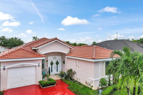 Casa en venta en Hialeah, Florida, 4 dormitorios, 175.59 m2 № 1330911 - foto 3