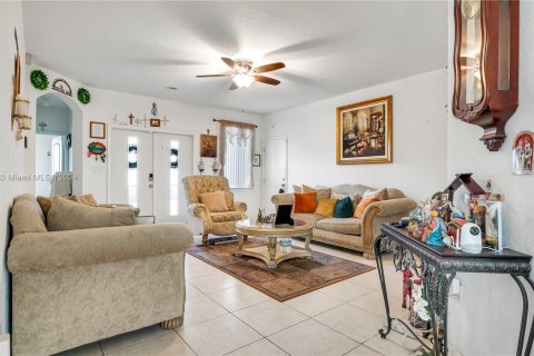 Villa ou maison à vendre à Hialeah, Floride: 4 chambres, 175.59 m2 № 1330911 - photo 15