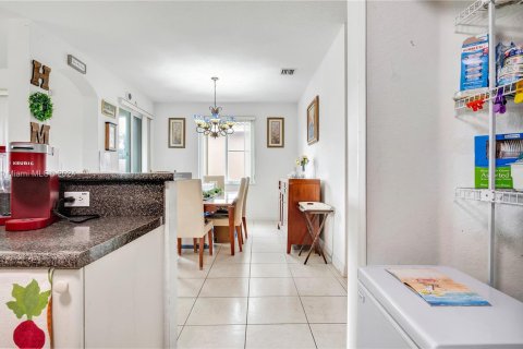 Casa en venta en Hialeah, Florida, 4 dormitorios, 175.59 m2 № 1330911 - foto 19