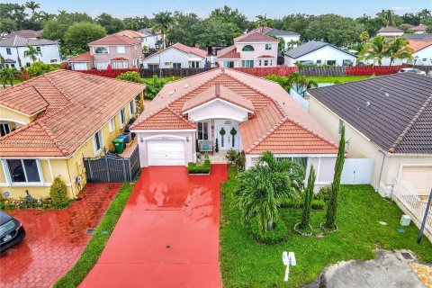 Villa ou maison à vendre à Hialeah, Floride: 4 chambres, 175.59 m2 № 1330911 - photo 1