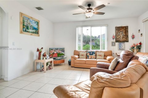 Villa ou maison à vendre à Hialeah, Floride: 4 chambres, 175.59 m2 № 1330911 - photo 24