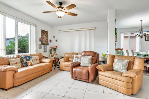 Villa ou maison à vendre à Hialeah, Floride: 4 chambres, 175.59 m2 № 1330911 - photo 25