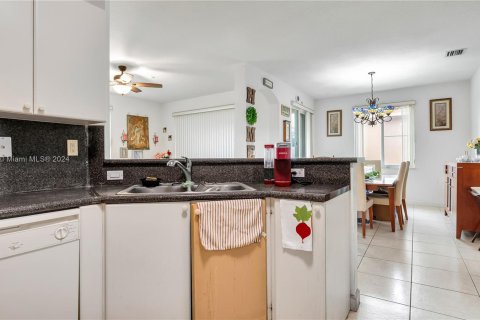 Casa en venta en Hialeah, Florida, 4 dormitorios, 175.59 m2 № 1330911 - foto 20