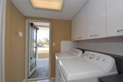 Condo in Pompano Beach, Florida, 3 bedrooms  № 1043087 - photo 21