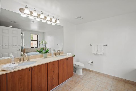 Condominio en venta en Coral Gables, Florida, 2 dormitorios, 99.59 m2 № 1060525 - foto 19