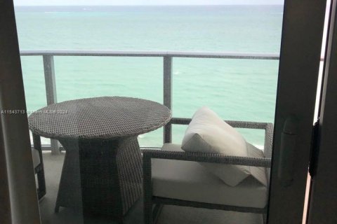 Condo in Hollywood, Florida, 2 bedrooms  № 1044804 - photo 25