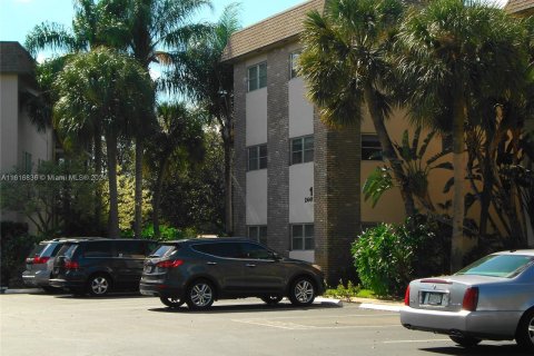 Condominio en venta en Davie, Florida, 2 dormitorios, 88.16 m2 № 1238314 - foto 1