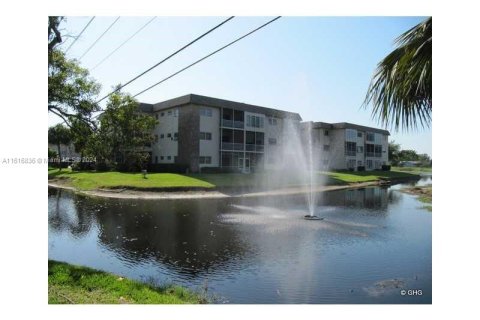 Condominio en venta en Davie, Florida, 2 dormitorios, 88.16 m2 № 1238314 - foto 15