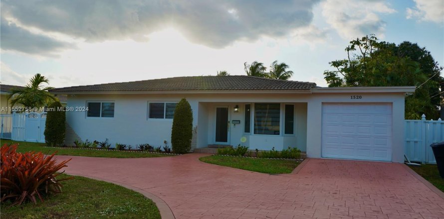 Villa ou maison à Miami Springs, Floride 3 chambres, 139.45 m2 № 1072106