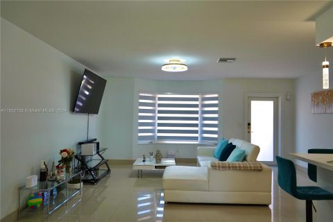 Villa ou maison à vendre à Miami Springs, Floride: 3 chambres, 139.45 m2 № 1072106 - photo 9