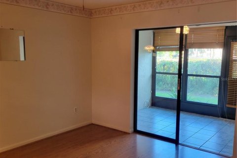 Condo in Zephyrhills, Florida, 2 bedrooms  № 1258010 - photo 15