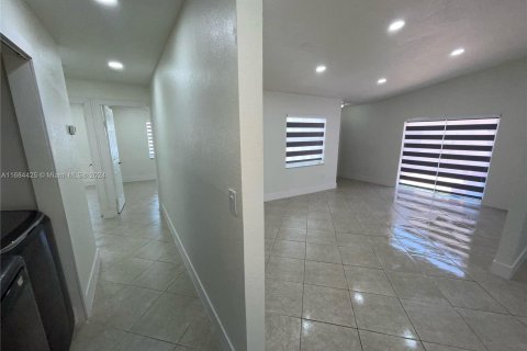 Casa en venta en Miami, Florida, 3 dormitorios, 142.88 m2 № 1420107 - foto 10