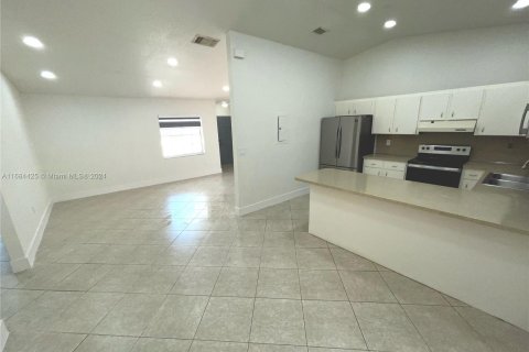 Casa en venta en Miami, Florida, 3 dormitorios, 142.88 m2 № 1420107 - foto 14