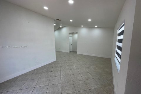 Casa en venta en Miami, Florida, 3 dormitorios, 142.88 m2 № 1420107 - foto 17