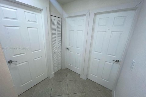 Casa en venta en Miami, Florida, 3 dormitorios, 142.88 m2 № 1420107 - foto 7