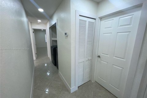 Casa en venta en Miami, Florida, 3 dormitorios, 142.88 m2 № 1420107 - foto 8