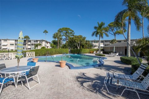 Condo in Palm Springs, Florida, 1 bedroom  № 1071111 - photo 28