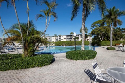 Condo in Palm Springs, Florida, 1 bedroom  № 1071111 - photo 29