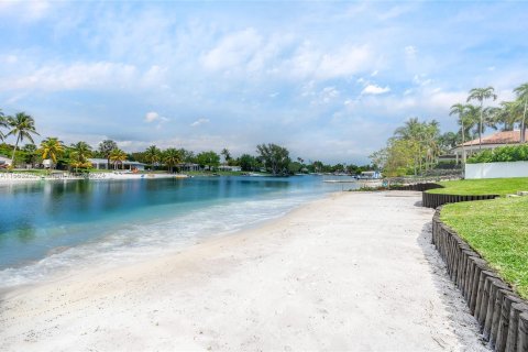 Villa ou maison à vendre à Miami, Floride: 6 chambres, 457.45 m2 № 1075546 - photo 16