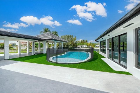 Купить виллу или дом в Майами, Флорида 6 спален, 457.45м2, № 1075546 - фото 8