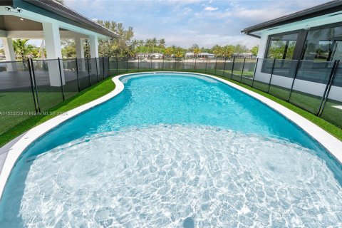 Villa ou maison à vendre à Miami, Floride: 6 chambres, 457.45 m2 № 1075546 - photo 23