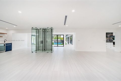 Villa ou maison à vendre à Miami, Floride: 6 chambres, 457.45 m2 № 1075546 - photo 30