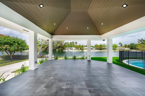 Villa ou maison à vendre à Miami, Floride: 6 chambres, 457.45 m2 № 1075546 - photo 20