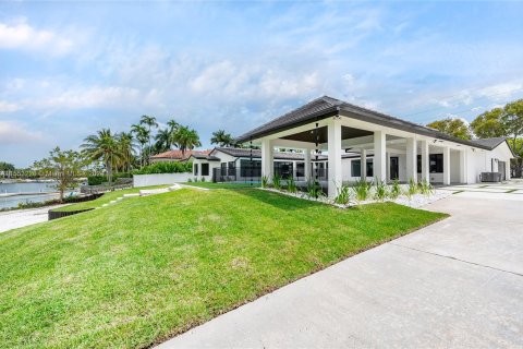 Villa ou maison à vendre à Miami, Floride: 6 chambres, 457.45 m2 № 1075546 - photo 6