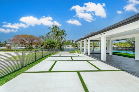 Villa ou maison à vendre à Miami, Floride: 6 chambres, 457.45 m2 № 1075546 - photo 9