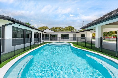 Villa ou maison à vendre à Miami, Floride: 6 chambres, 457.45 m2 № 1075546 - photo 24