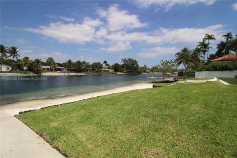 Villa ou maison à vendre à Miami, Floride: 6 chambres, 457.45 m2 № 1075546 - photo 15