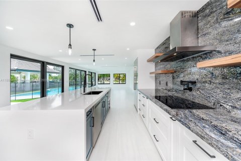 Villa ou maison à vendre à Miami, Floride: 6 chambres, 457.45 m2 № 1075546 - photo 25
