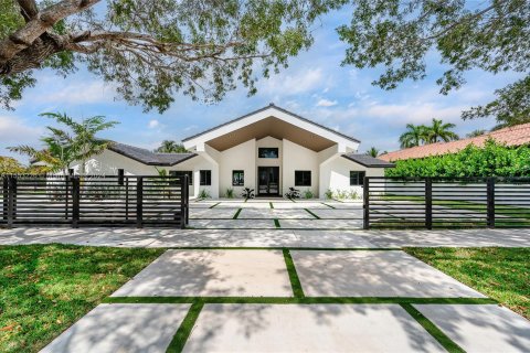 Villa ou maison à vendre à Miami, Floride: 6 chambres, 457.45 m2 № 1075546 - photo 1
