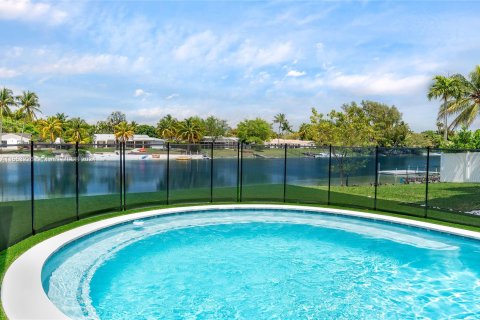 Villa ou maison à vendre à Miami, Floride: 6 chambres, 457.45 m2 № 1075546 - photo 22