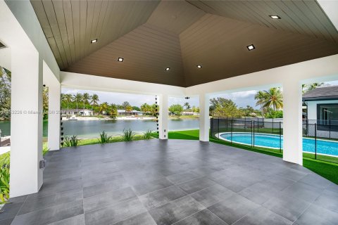 Villa ou maison à vendre à Miami, Floride: 6 chambres, 457.45 m2 № 1075546 - photo 19