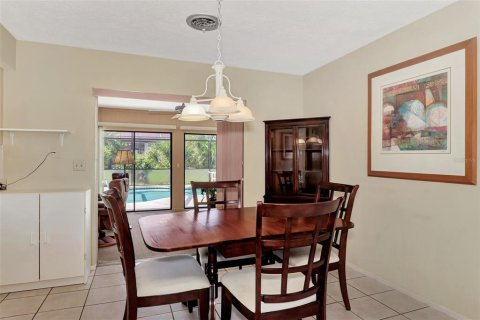 Купить виллу или дом в Энглвуд, Флорида 8 комнат, 161.65м2, № 1063480 - фото 9