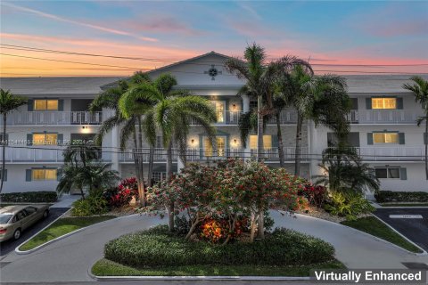 Condo in Fort Lauderdale, Florida, 2 bedrooms  № 1075244 - photo 1