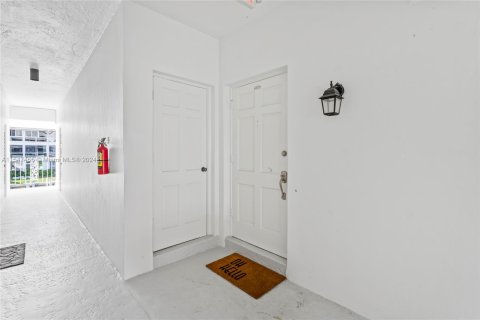 Condo in Fort Lauderdale, Florida, 2 bedrooms  № 1075244 - photo 3