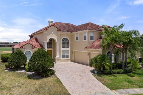 House in Davenport, Florida 5 bedrooms, 374.77 sq.m. № 1243970 - photo 1