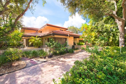 House in Coral Gables, Florida 4 bedrooms, 290.04 sq.m. № 1216962 - photo 2