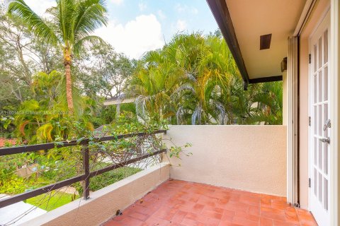 House in Coral Gables, Florida 4 bedrooms, 290.04 sq.m. № 1216962 - photo 27